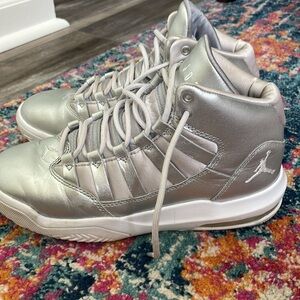 Jordan Max Aura Silver Sneakers